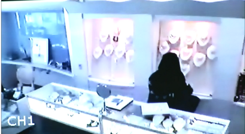رجلان متنكران بنقاب يسرقان متجر مجوهرات في تورونتو